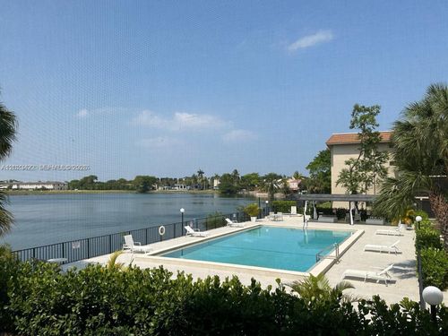 306-7-605 Ives Dairy Rd, Miami, FL, 33179-5490 | Card Image