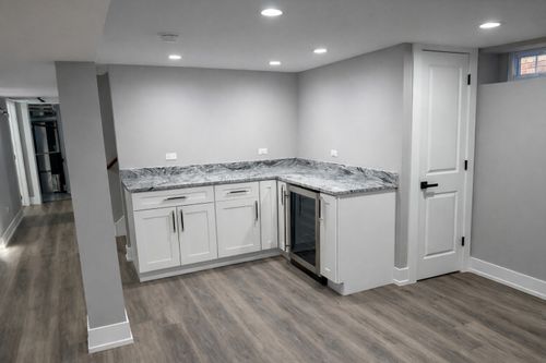 4527 N Newcastle Ave, Harwood Heights, IL, 60706-4831 | Card Image