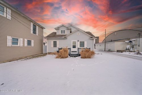 100 W Union St, Walbridge, OH, 43465-1313 | Card Image