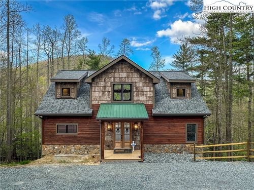 371 Hews Cir, Blowing Rock, NC, 28605-8221 | Card Image