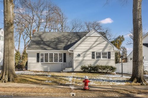 9 Glenfield Rd, Glen Ridge, NJ, 07028-1909 | Card Image