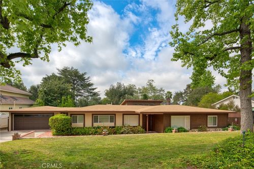 1026 Lavender Ln, La Canada Flintridge, CA, 91011-2337 | Card Image