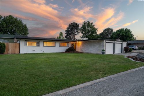 803 W 25th Ave, Kennewick, WA, 99337 | Card Image