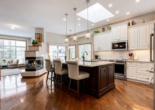 {{alt}} | Card Image