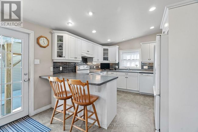 264 Huron Rd, House other with 3 bedrooms, 2 bathrooms and 22 parking in Goderich ON | Image 12