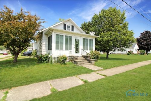 1201 E 3rd St, Port Clinton, OH, 43452-1221 | Card Image