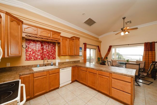 Kitchen | Image 27