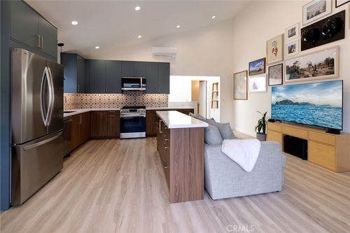 b-1651 Park Ave, Long Beach, CA, 90815-3895 | Card Image