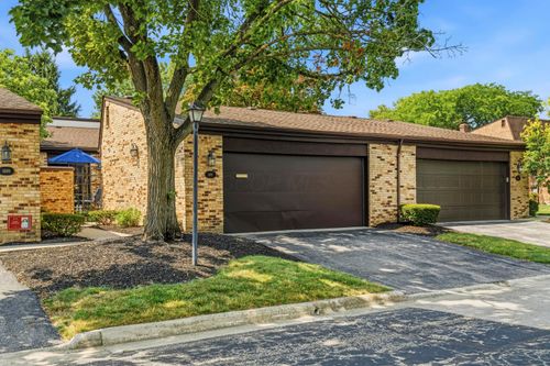 1691 Arlingate Dr N, Upper Arlington, OH, 43220-3017 | Card Image