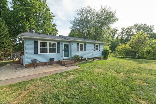 402 Williams St, Boonville, NC, 27011-9303 | Card Image