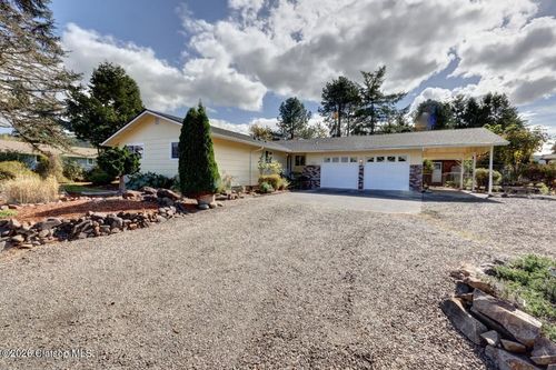 42456 Bagley Ln, Astoria, OR, 97103-8631 | Card Image