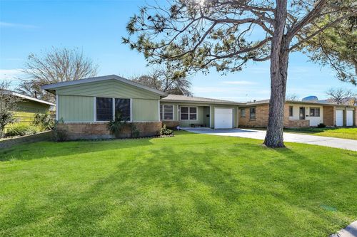 117 Tuna St, Galveston, TX, 77550-3207 | Card Image