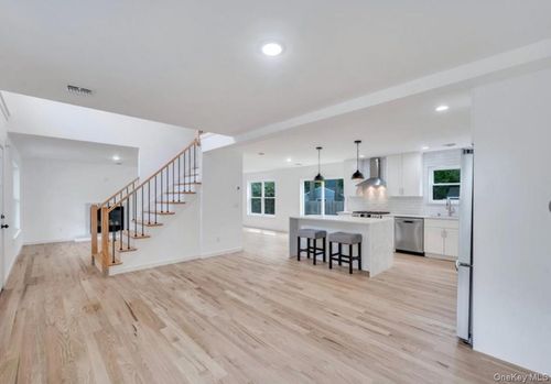 34 Huyler Rd, Setauket, NY, 11733-1310 | Card Image