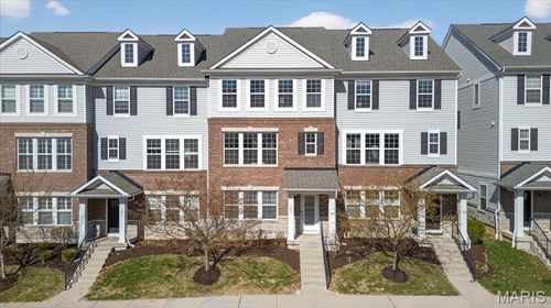 1087 E Linden Ave, Saint Louis, MO, 63117-1379 | Card Image