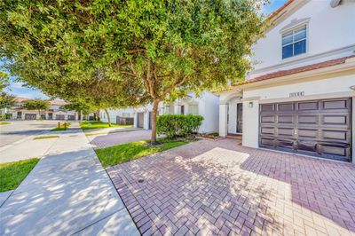 0 - 8144 Nw 107th Path, Townhouse with 3 bedrooms, 2 bathrooms and null parking in Doral FL | Image 2