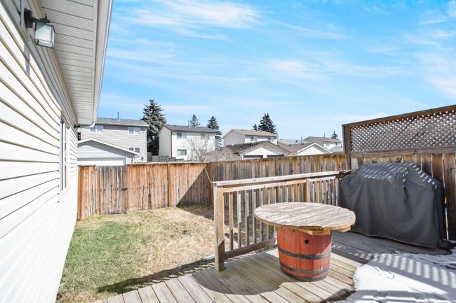 19 Erin Park Bay Se, Home with 4 bedrooms, 2 bathrooms and 2 parking in Calgary AB | Image 32