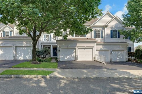 68 Independence Trl, Totowa, NJ, 07512-2804 | Card Image