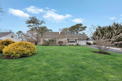 60 White Pine Way, Medford, NY, 11763-4218 | Card Image