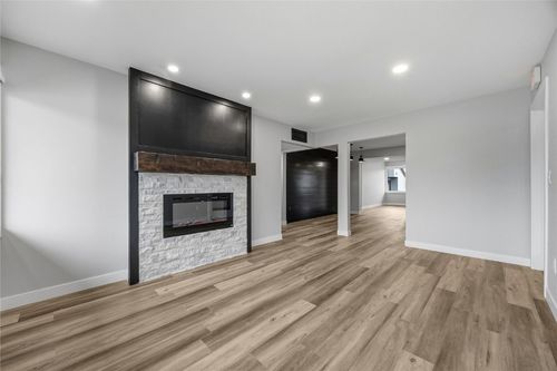 b-4245 1st Ave Se, Cedar Rapids, IA, 52402-3169 | Card Image