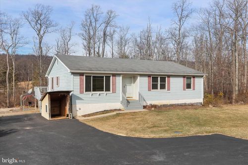 24744 Raven Rock Rd, Smithsburg, MD, 21783-2104 | Card Image