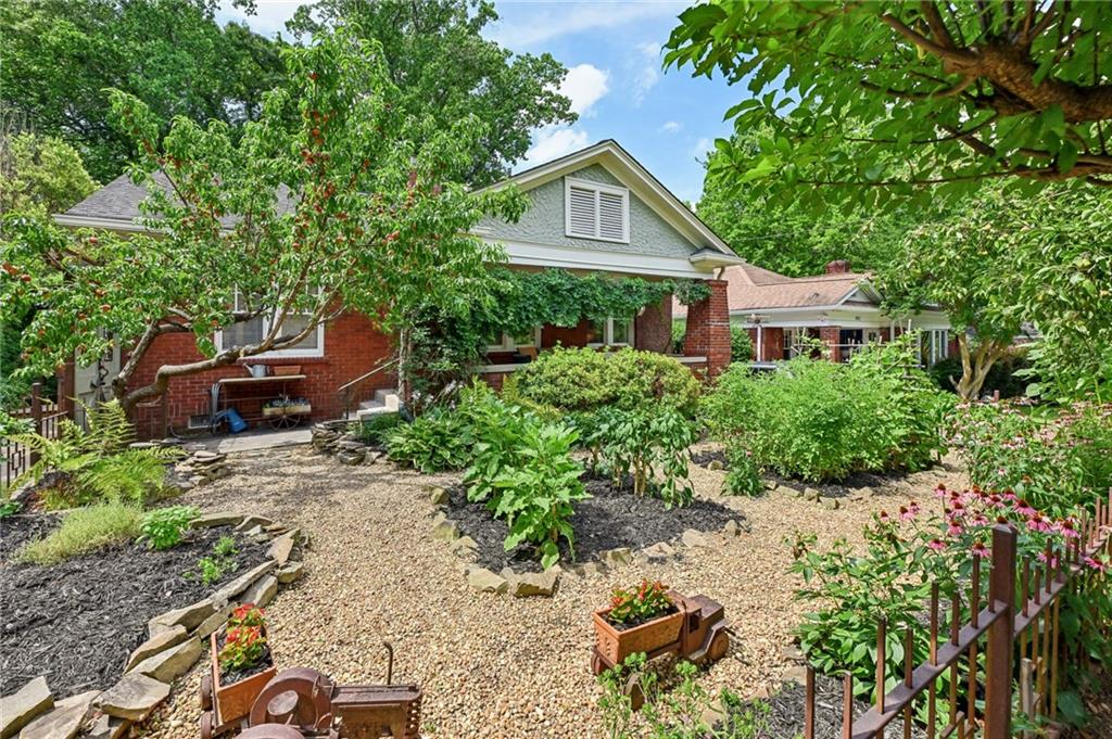 Courtenay Dr, Atlanta, GA 30306