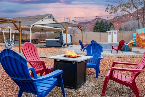 170 E 100 N, Kanab, UT, 84741-3514 | Card Image