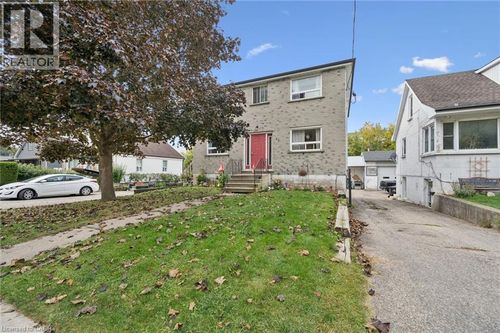 32 Jaffray St, Cambridge, ON, N1R3H9 | Card Image