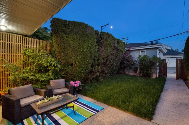 217 W 18 Th Street, Home with 3 bedrooms, 2 bathrooms and 2 parking in North Vancouver BC | Image 23