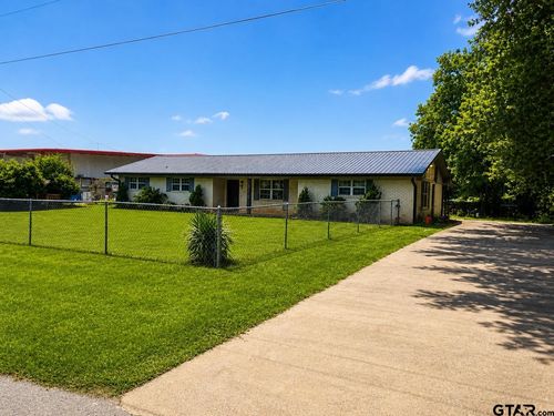546 Old San Augustine Hwy, Center, TX, 75935-6251 | Card Image