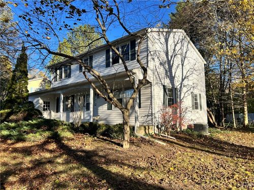 8190 Old Sunridge Dr, Manlius, NY, 13104-2212 | Card Image