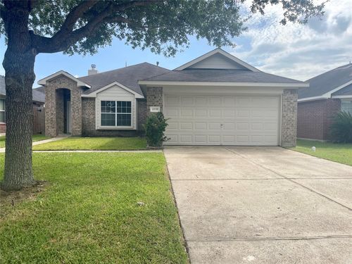 4835 Chase Court Dr, Bacliff, TX, 77518-2490 | Card Image