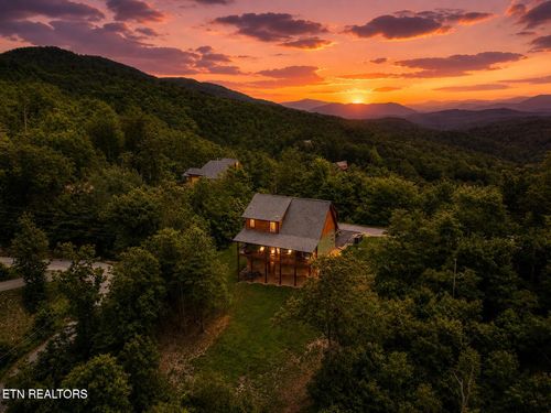 804 Upper Picadilly Ln, Gatlinburg, TN, 37738 | Card Image