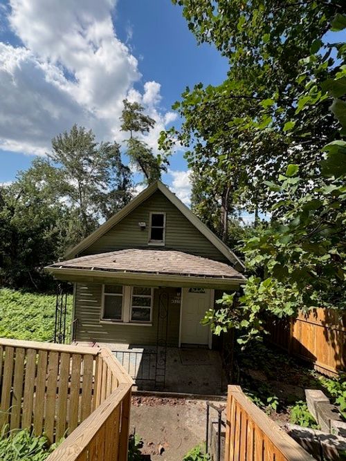 320 Mystic Ave, East Mc Keesport, PA, 15035-1121 | Card Image