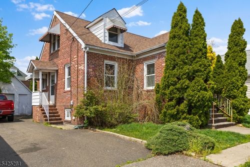 35 Melbourne Ct, Woodbridge, NJ, 07095-3756 | Card Image