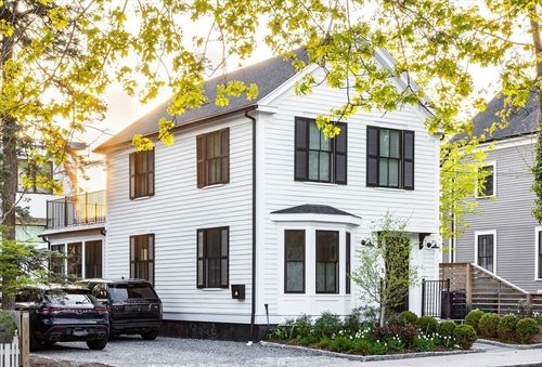 112 Holworthy St, Cambridge, MA, 02138-4558 | Card Image