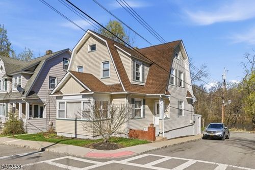 1 Pocahontas St, Morristown, NJ, 07960-8672 | Card Image