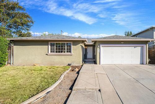 415 Conestoga Way, San Jose, CA, 95123-4215 | Card Image