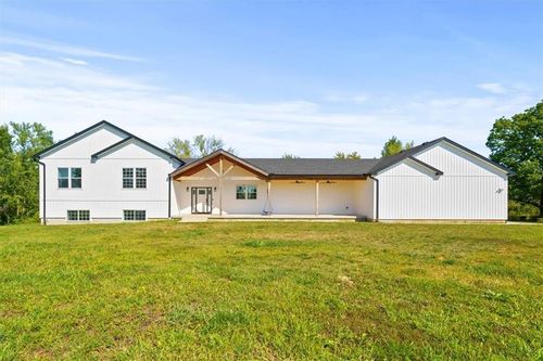 24218 Ne 136th St, Excelsior Springs, MO, 64024-8165 | Card Image