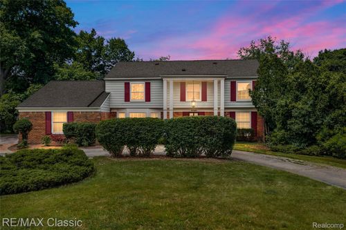 4268 Covered Bridge Rd, Bloomfield Hills, MI, 48302-1824 | Card Image