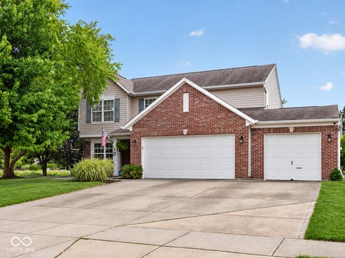5507 Gainesway Dr, Greenwood, IN, 46142-9072 | Card Image