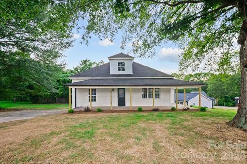807 N Walnut St, Kannapolis, NC, 28081-2164 | Card Image