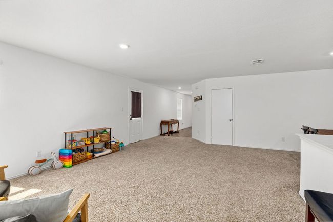 2404 Windrow Ln, House other with 3 bedrooms, 2 bathrooms and 2 parking in Lockhart TX | Image 11