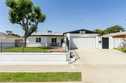2457 W Glenoaks Ave, Anaheim, CA, 92801-3226 | Card Image