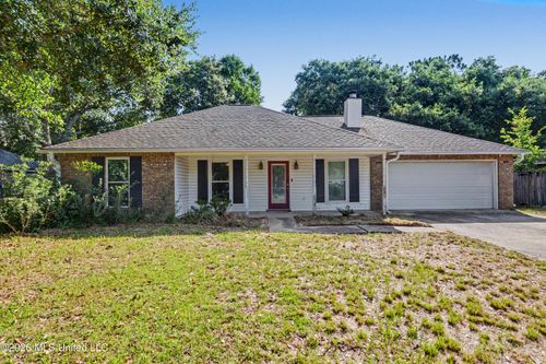 7008 Oakhurst Dr, Ocean Springs, MS, 39564-8452 | Card Image