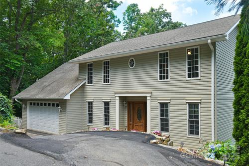 16 Skyview Ct, Asheville, NC, 28803-9416 | Card Image