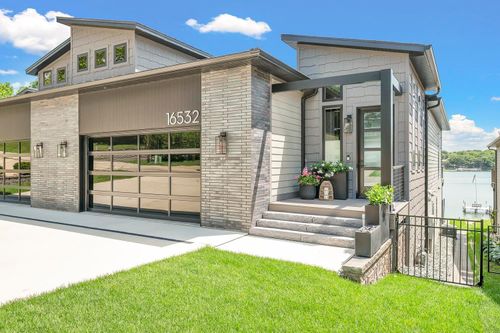 16532 255th Ave, Spirit Lake, IA, 51360-7006 | Card Image