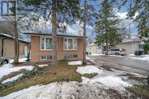 3053 Bayview Ave, North York, ON, M2K1G1 | Card Image