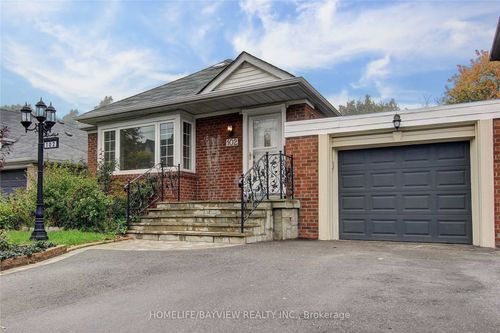 102 Mcgillivray Ave, North York, ON, M5M2Y4 | Card Image