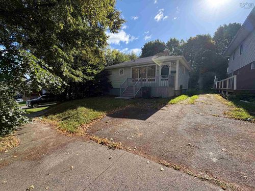 24 Highland St, Sydney, NS, B1P4H9 | Card Image