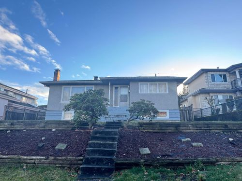 {{alt}} | Card Image